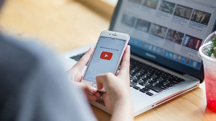 Do YouTubers Give Competition To Mainstream Media?